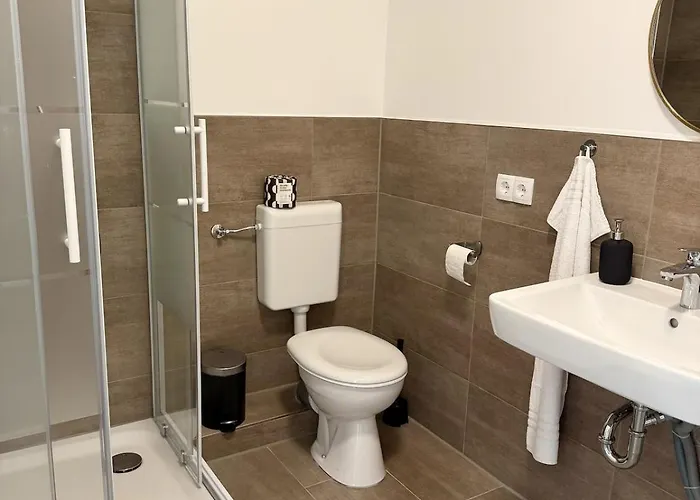 Zentrales Monteur-apartment - 7 Betten - Haustierfreundlich *